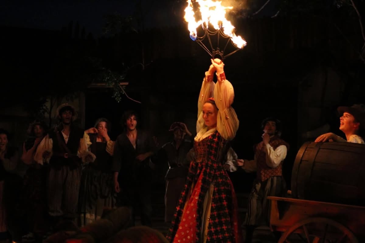 Hannah Szemereta in The Lost Colony ensemble
